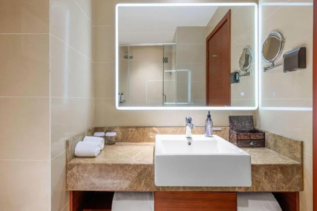 Yitel Guangzhou Pazhou Exhibition Center Chigang Metro Station