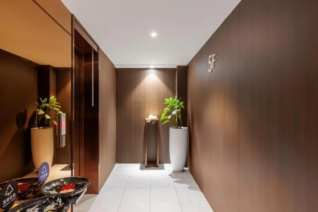 Yitel Guangzhou Pazhou Exhibition Center Chigang Metro Station