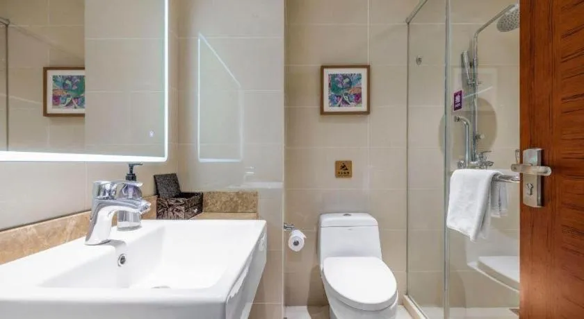 Yitel Guangzhou Pazhou Exhibition Center Chigang Metro Station