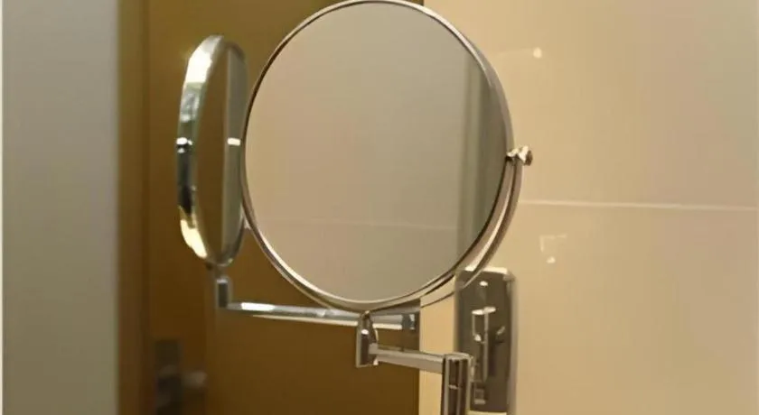 Yitel Guangzhou Pazhou Exhibition Center Chigang Metro Station