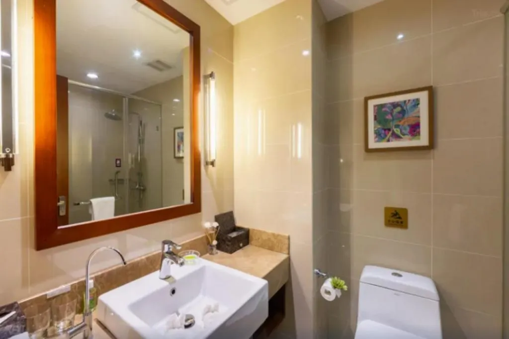 Yitel Guangzhou Pazhou Exhibition Center Chigang Metro Station