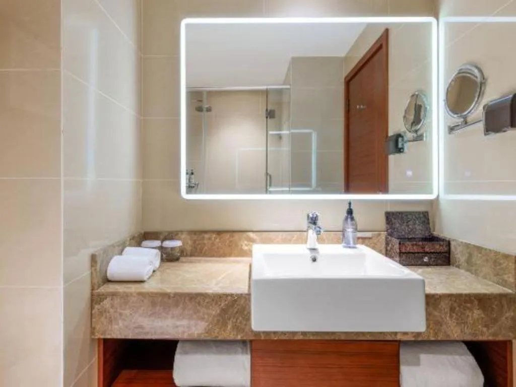 Yitel Guangzhou Pazhou Exhibition Center Chigang Metro Station