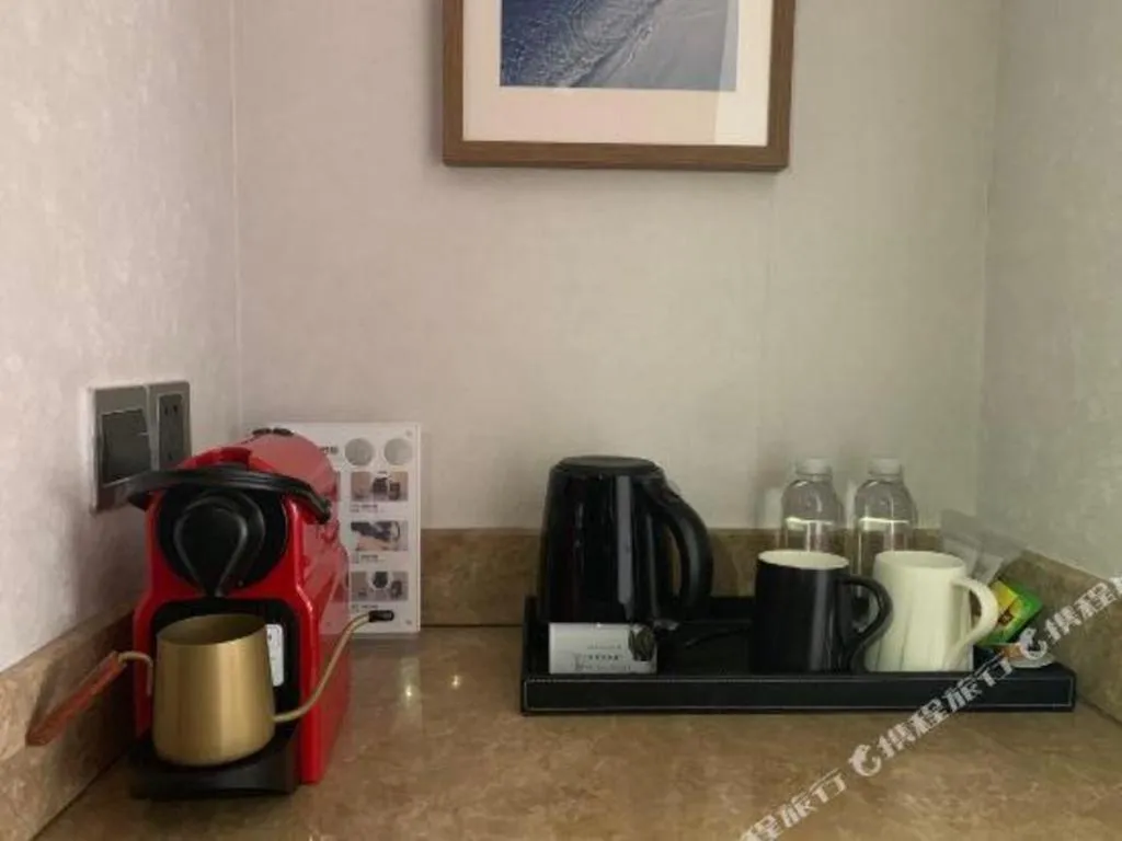 Yitel Guangzhou Pazhou Exhibition Center Chigang Metro Station