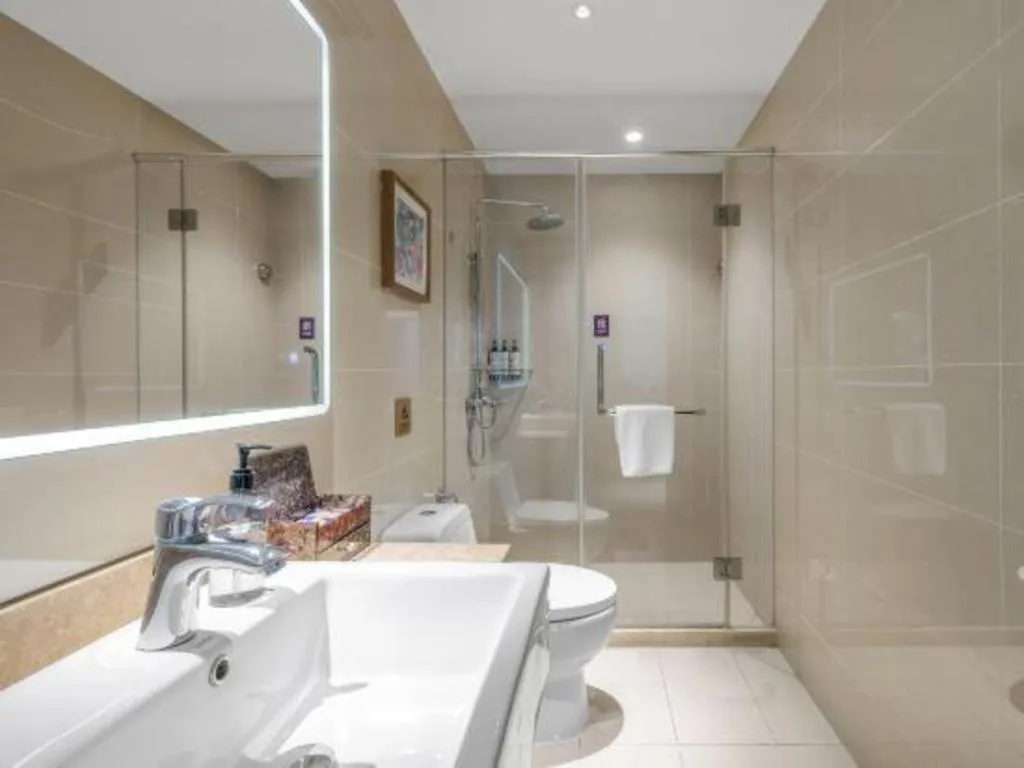 Yitel Guangzhou Pazhou Exhibition Center Chigang Metro Station