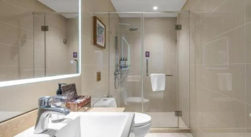 Yitel Guangzhou Pazhou Exhibition Center Chigang Metro Station