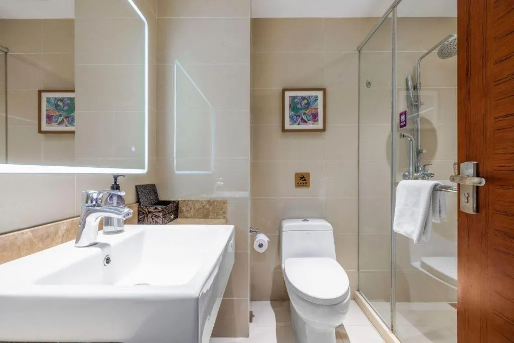 Yitel Guangzhou Pazhou Exhibition Center Chigang Metro Station