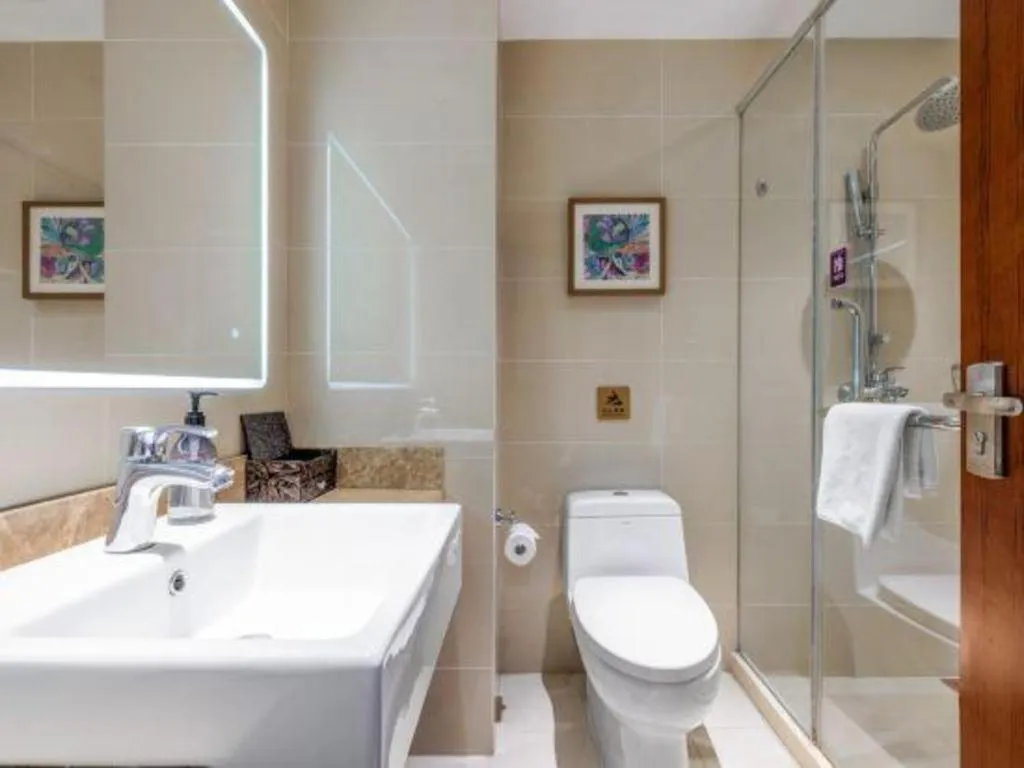 Yitel Guangzhou Pazhou Exhibition Center Chigang Metro Station