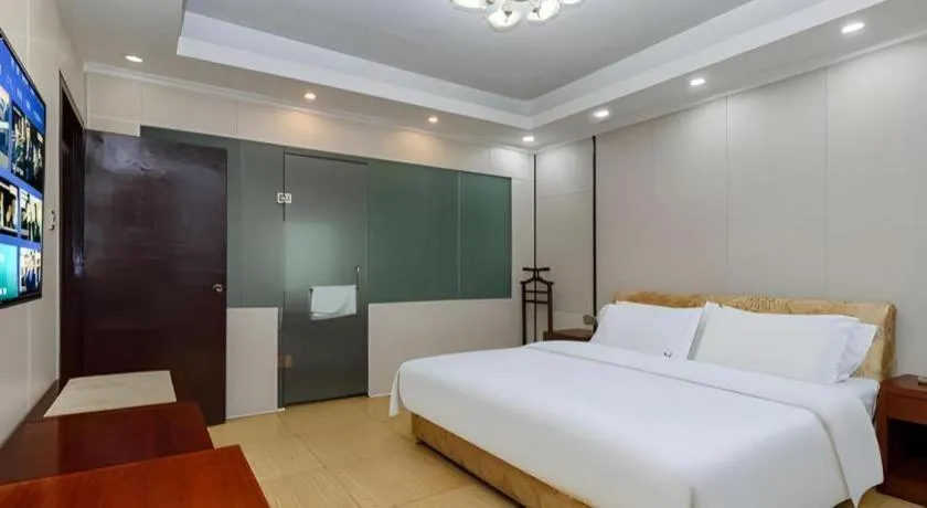 Bed in Jian Guo Grand Hotel