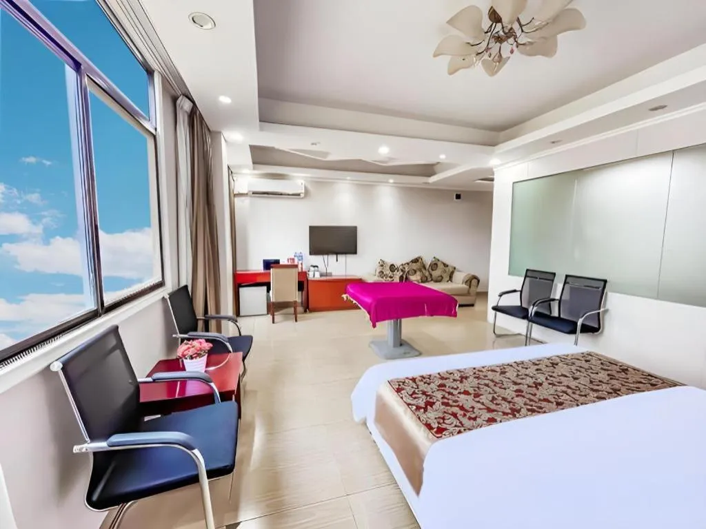 Bed in Jian Guo Grand Hotel