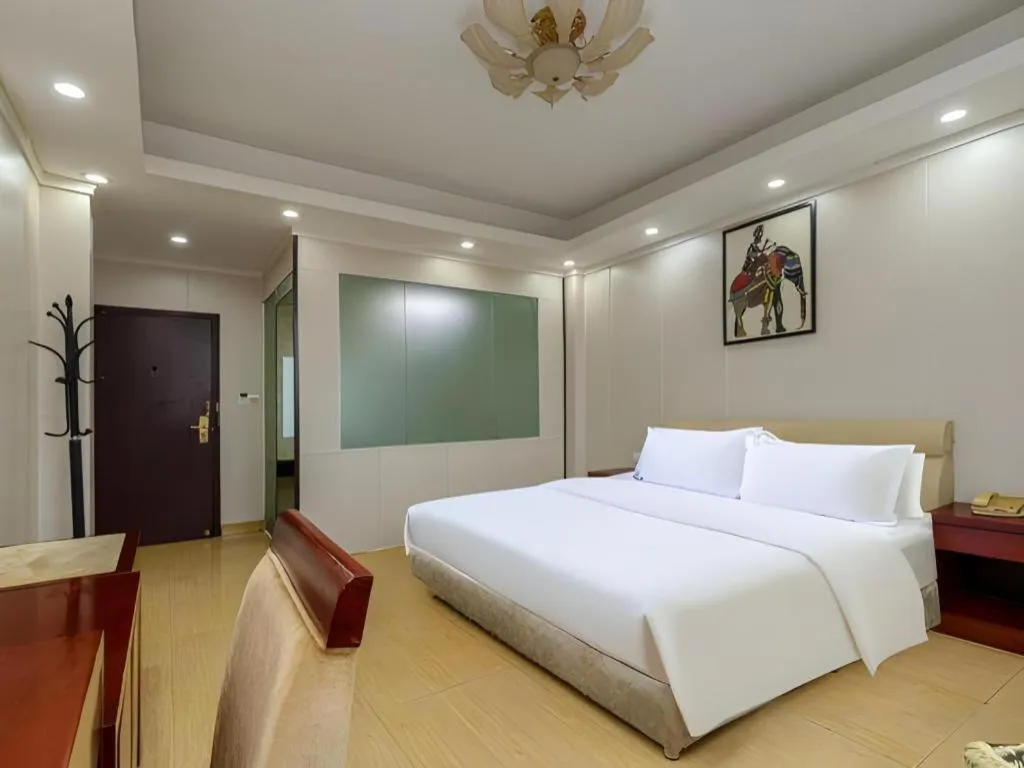 Bed in Jian Guo Grand Hotel