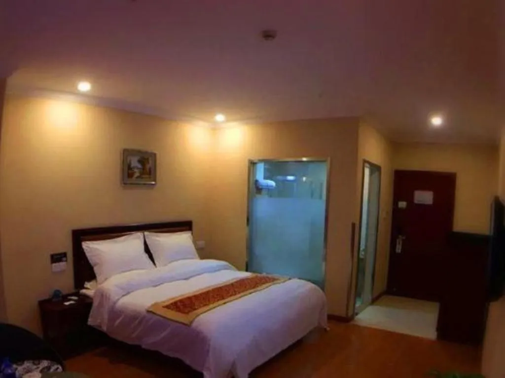 Bed in GreenTree Inn Shanghai Sheshan national tourist resort Express Hotel