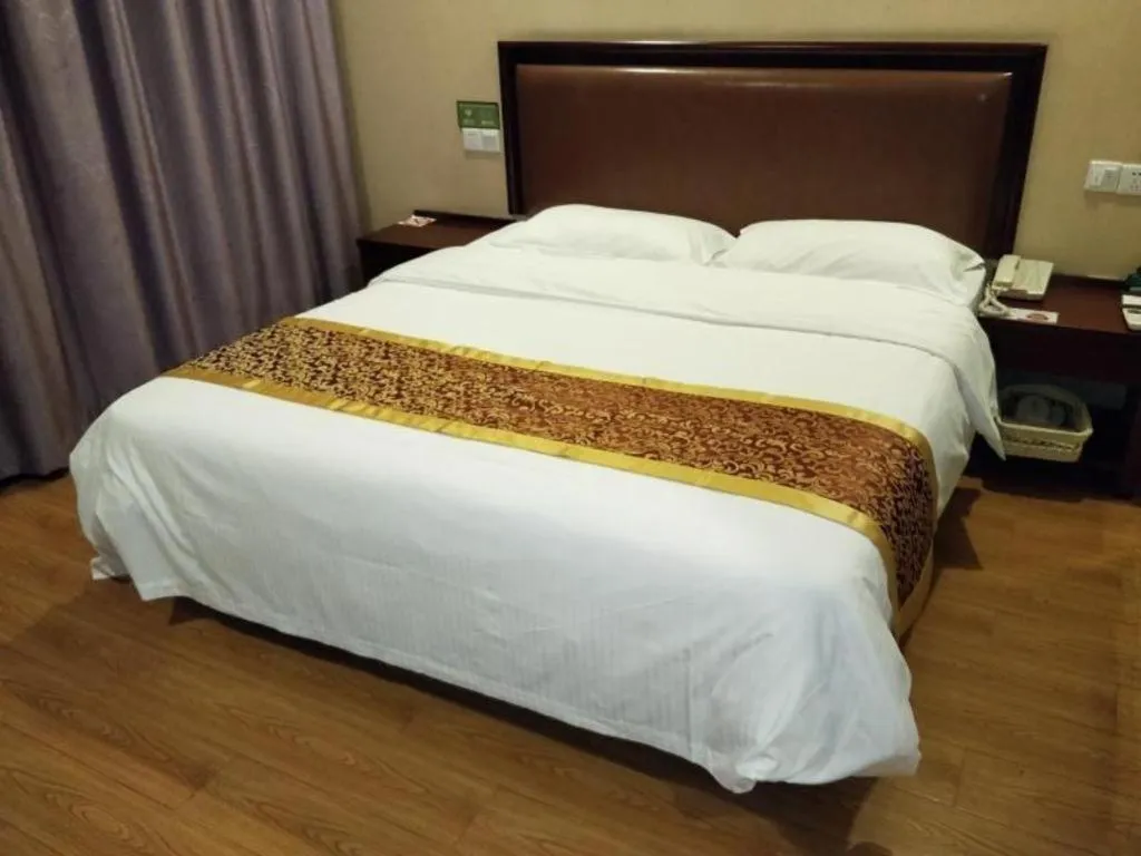 Bed in GreenTree Inn Shanghai Sheshan national tourist resort Express Hotel