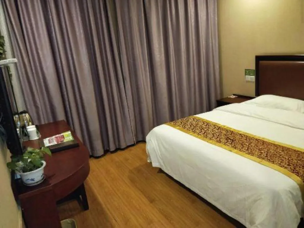 Bed in GreenTree Inn Shanghai Sheshan national tourist resort Express Hotel