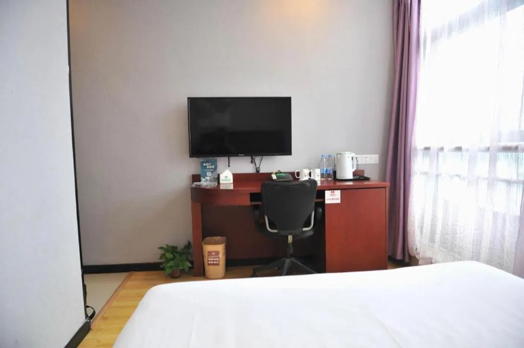 Bed in GreenTree Inn Shanghai Sheshan national tourist resort Express Hotel