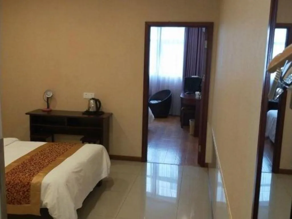 Bed in GreenTree Inn Shanghai Sheshan national tourist resort Express Hotel