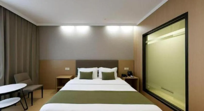 Bed in GreenTree Inn Jiangsu Suzhou Kunshan Beimen Road Express Hotel