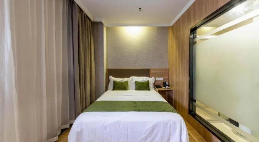 Bed in GreenTree Inn Jiangsu Suzhou Kunshan Beimen Road Express Hotel
