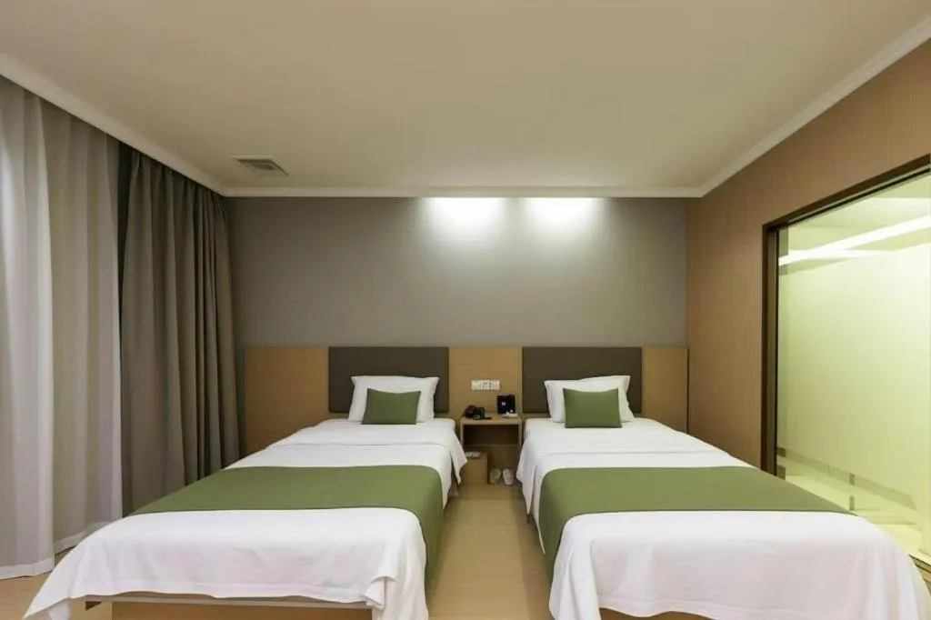 Bed in GreenTree Inn Jiangsu Suzhou Kunshan Beimen Road Express Hotel