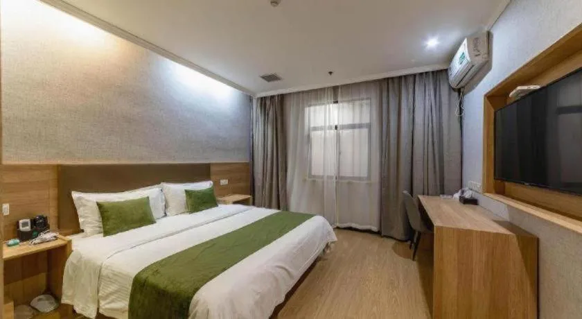 Bed in GreenTree Inn Jiangsu Suzhou Kunshan Beimen Road Express Hotel