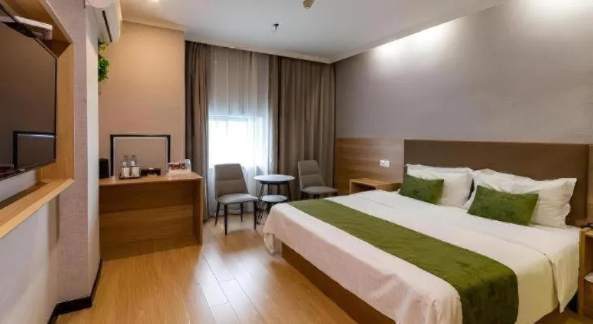 Bed in GreenTree Inn Jiangsu Suzhou Kunshan Beimen Road Express Hotel