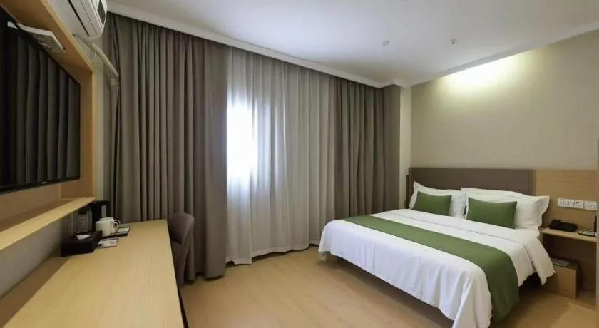 Bed in GreenTree Inn Jiangsu Suzhou Kunshan Beimen Road Express Hotel