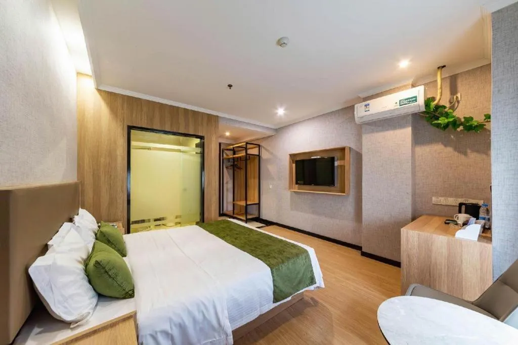 Bed in GreenTree Inn Jiangsu Suzhou Kunshan Beimen Road Express Hotel