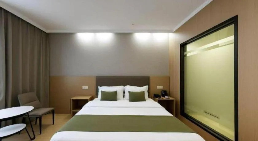 Bed in GreenTree Inn Jiangsu Suzhou Kunshan Beimen Road Express Hotel