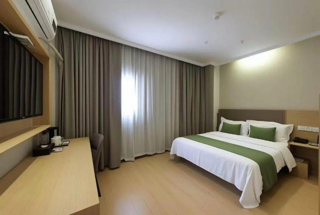 Bed in GreenTree Inn Jiangsu Suzhou Kunshan Beimen Road Express Hotel