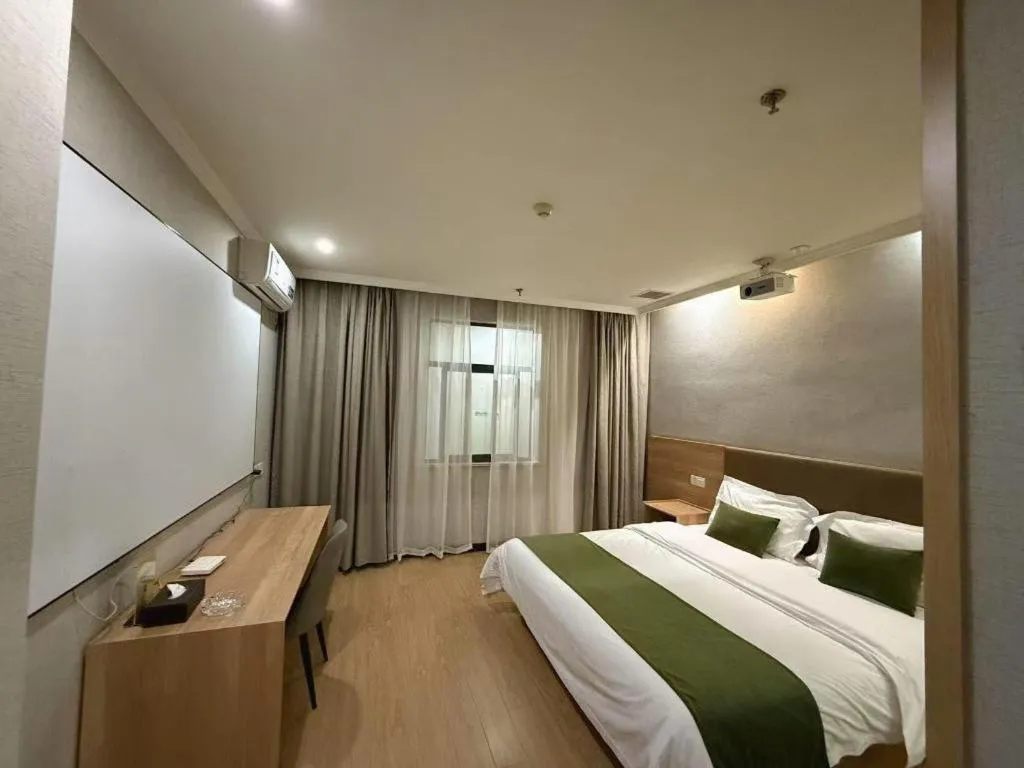 Bed in GreenTree Inn Jiangsu Suzhou Kunshan Beimen Road Express Hotel