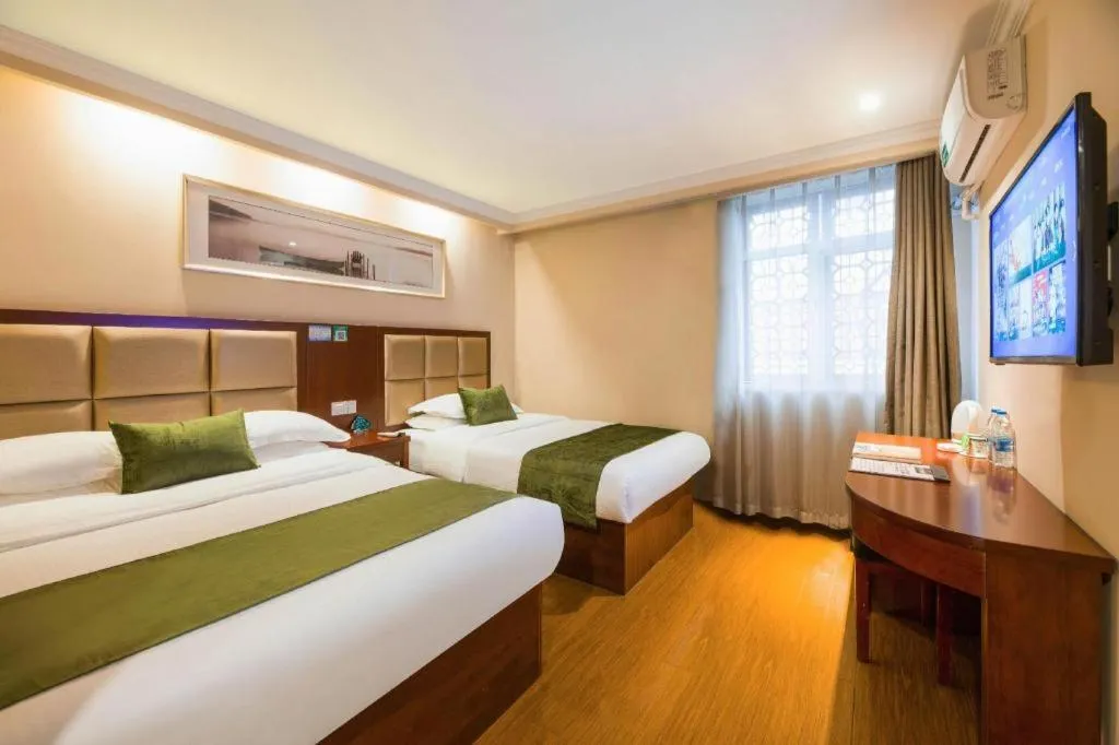 Bed in GreenTree Inn Suzhou Guanqian Street Leqiao Metro Station
