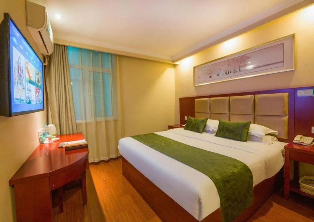 Bed in GreenTree Inn Suzhou Guanqian Street Leqiao Metro Station