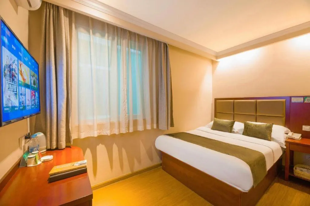 Bed in GreenTree Inn Suzhou Guanqian Street Leqiao Metro Station