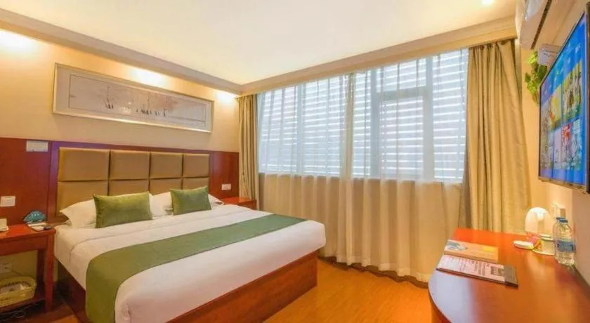 Bed in GreenTree Inn Suzhou Guanqian Street Leqiao Metro Station