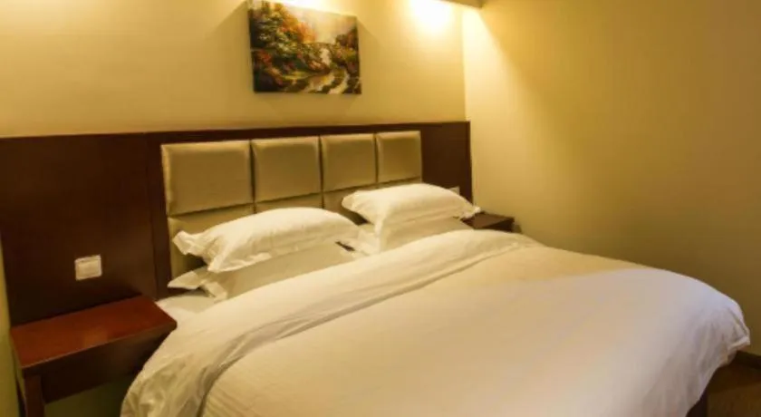 Bed in GreenTree Inn Suzhou Guanqian Street Leqiao Metro Station