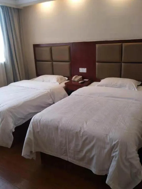 Bed in GreenTree Inn Suzhou Guanqian Street Leqiao Metro Station