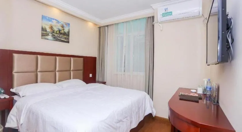 Bed in GreenTree Inn Suzhou Guanqian Street Leqiao Metro Station