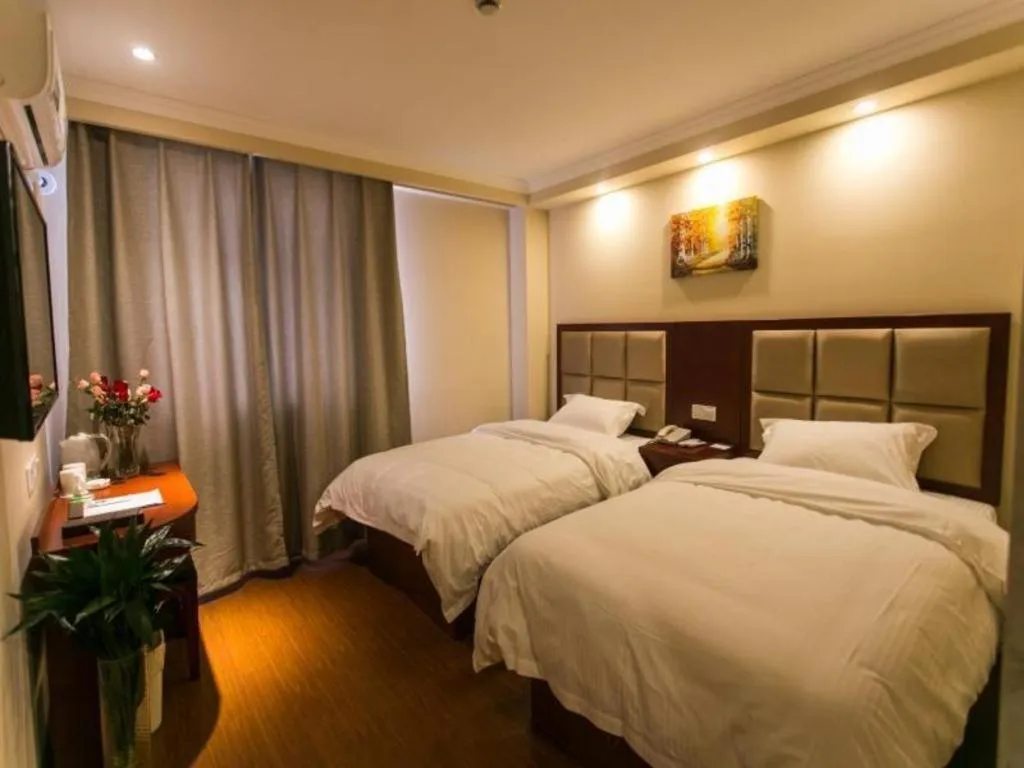 Bed in GreenTree Inn Suzhou Guanqian Street Leqiao Metro Station