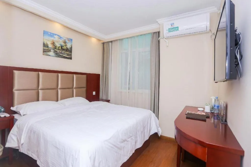 Bed in GreenTree Inn Suzhou Guanqian Street Leqiao Metro Station