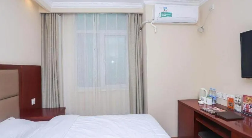 Bed in GreenTree Inn Suzhou Guanqian Street Leqiao Metro Station