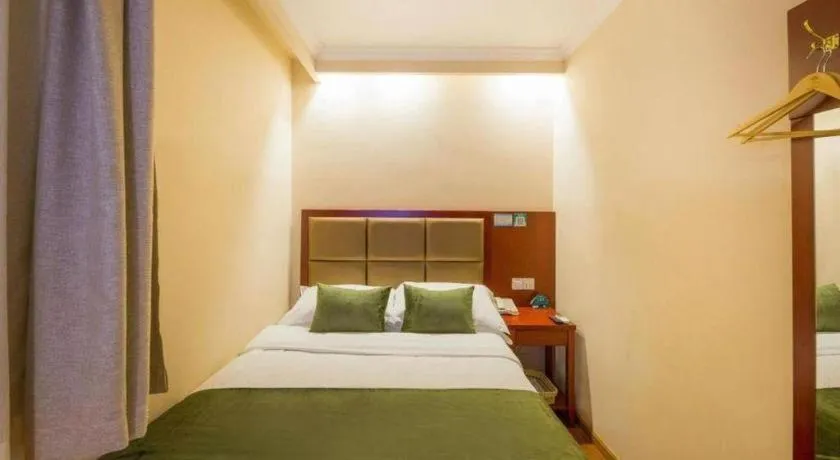 Bed in GreenTree Inn Suzhou Guanqian Street Leqiao Metro Station