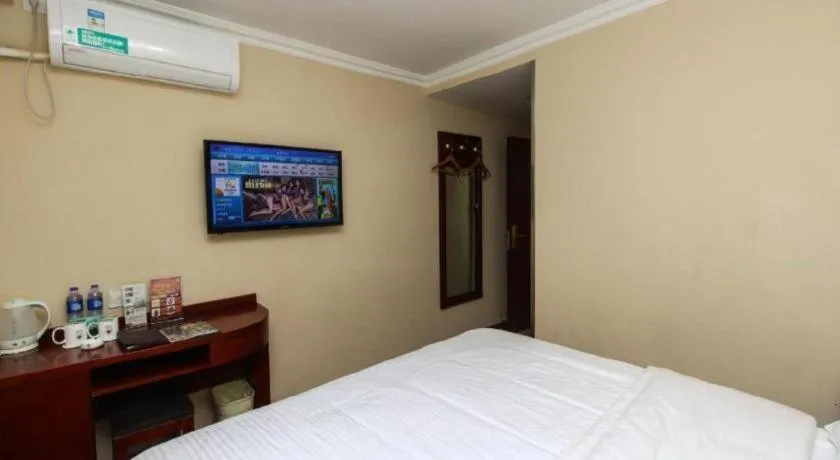Bed in GreenTree Inn Suzhou Guanqian Street Leqiao Metro Station