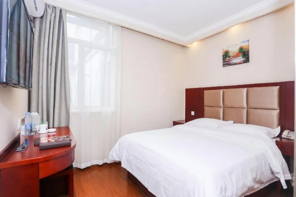 Bed in GreenTree Inn Suzhou Guanqian Street Leqiao Metro Station