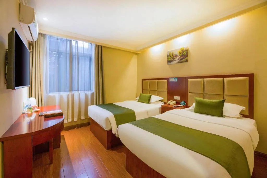 Bed in GreenTree Inn Suzhou Guanqian Street Leqiao Metro Station