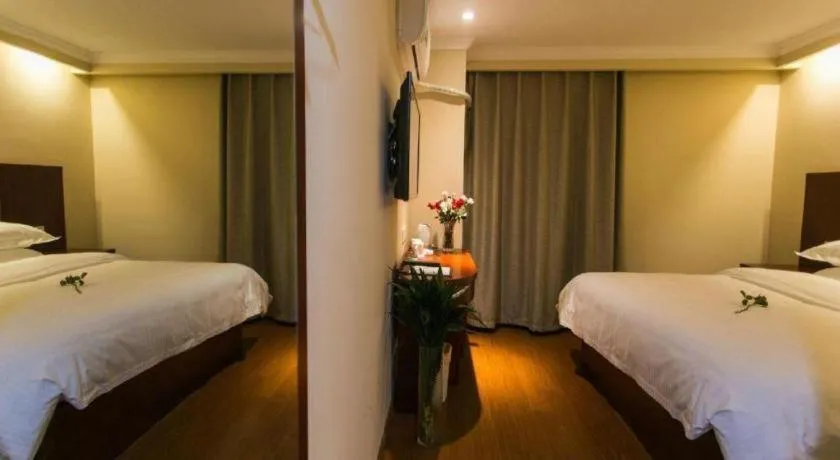 Bed in GreenTree Inn Suzhou Guanqian Street Leqiao Metro Station