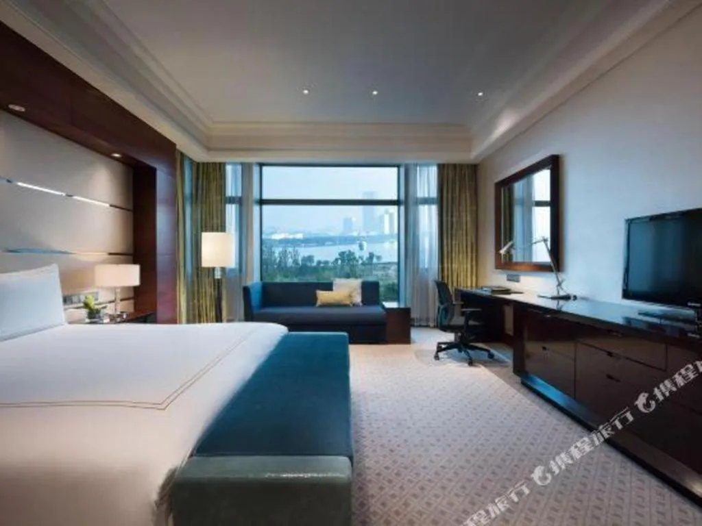 Bed in Suzhou Jinji Lake Grand Hotel