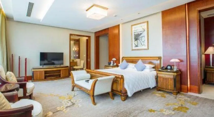 Bed in Suzhou Jinji Lake Grand Hotel