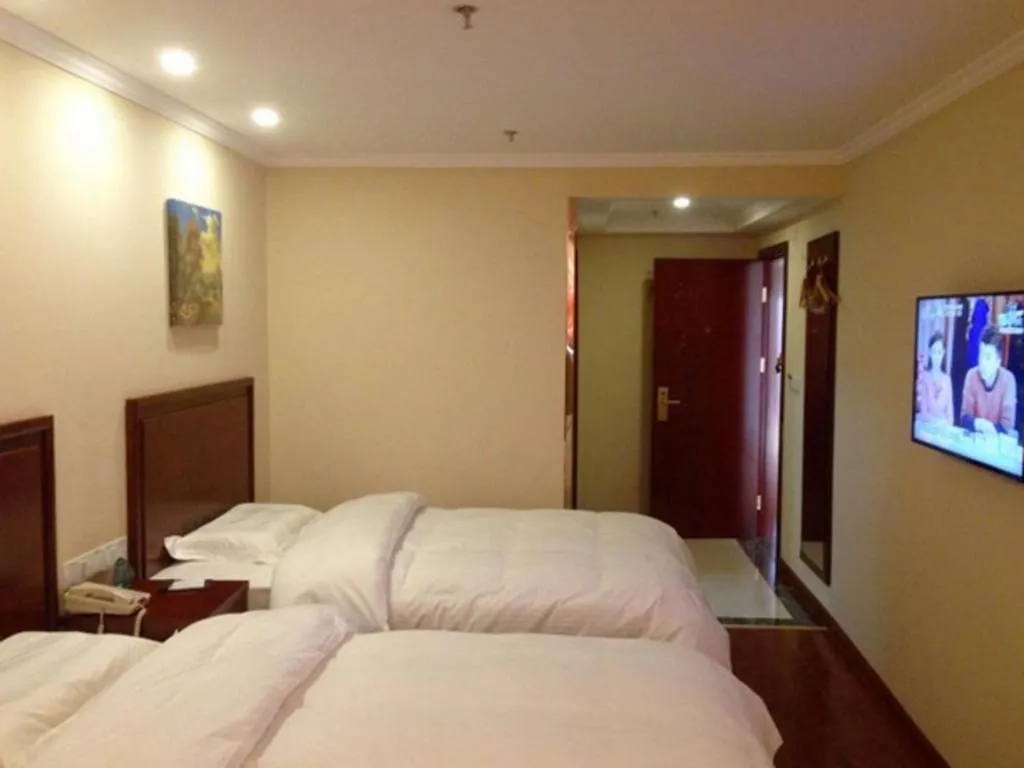 Bed in GreenTree Inn LiaoCheng LinQing HaiShan Building Express Hotel