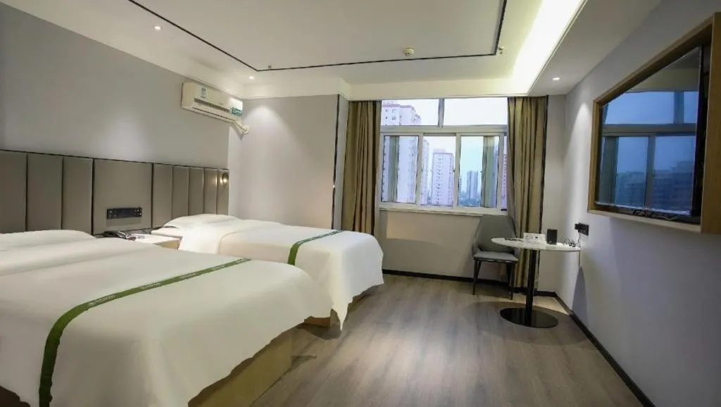 Bed in GreenTree Inn LiaoCheng LinQing HaiShan Building Express Hotel