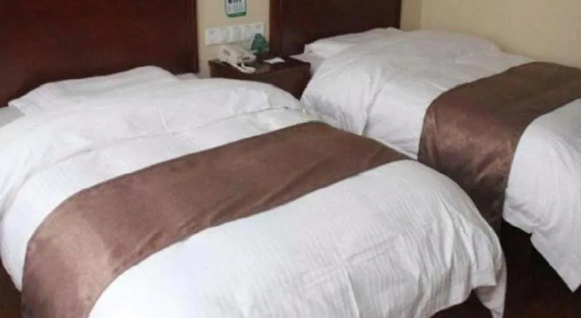Bed in GreenTree Inn LiaoCheng LinQing HaiShan Building Express Hotel