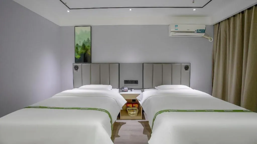 Bed in GreenTree Inn LiaoCheng LinQing HaiShan Building Express Hotel